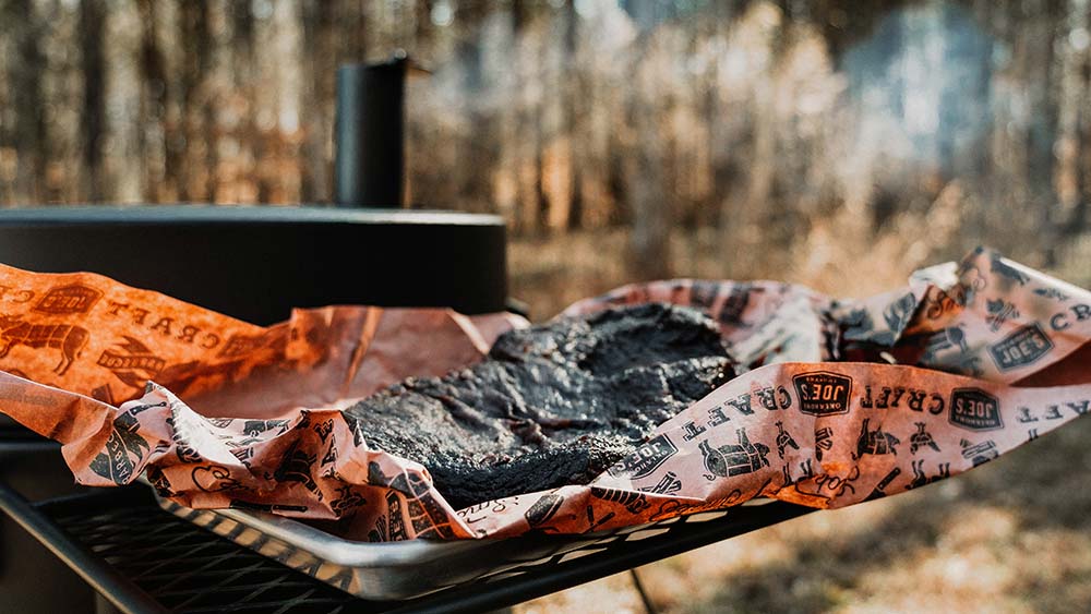 https://www.oklahomajoes.com.au/Images/HowTos/Main/how-to-use-peach-butcher-paper.jpg