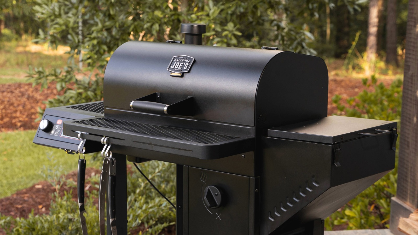 Tahoma 900 Auto-Feed Charcoal Grill